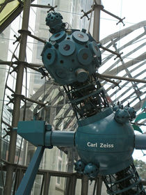 Carl-Zeiss-Skulptur in Jena, Thüringen by Eva-Maria Di Bella
