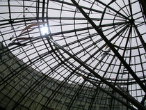 Gegenlicht! Blick durch das Dach der Goethegalerie in Jena von Eva-Maria Di Bella