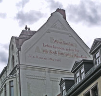 Sinnspruch an einer Hausfassade in Weimar, Thüringen by Eva-Maria Di Bella