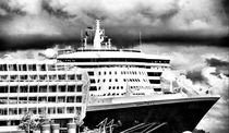 Queen Mary 2  by fraenks