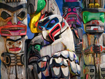 Totem Poles in the Pacific Northwest von Randall Nyhof