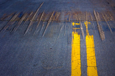 Abs-double-yellow-line