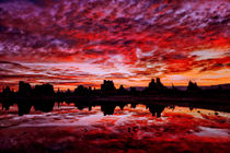 Sky Ablaze over Mono Lake von Kathleen Bishop