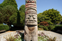 Totem Pole Face Vancouver von John Mitchell