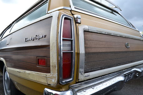 Ford-ltd-country-squire