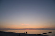 Warnemünde Strand kurz nach Sonnenuntergang by Michael Zieschang
