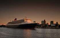 Queen Mary 2 II by photoart-hartmann