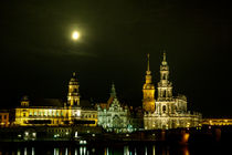 Das Elbufer in Dresden bei Nacht von Gina Koch