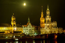 Das Elbufer in Dresden bei Nacht von Gina Koch
