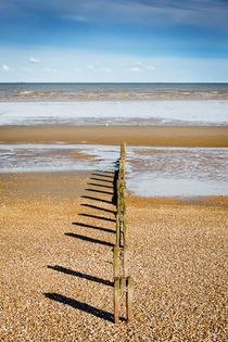 Greatstone Beach Symmetry. by Tom Hanslien