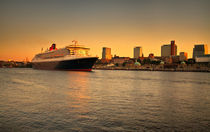Queen Mary II Hamburg by photoart-hartmann