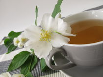 Weißer Tee und Sommerjasmin  von Heike Rau