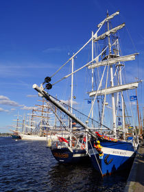 Segelschiffe im Rostocker Hafen by Sabine Radtke