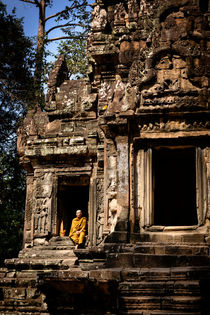 Thommanon ruins, Angkor. by Tom Hanslien