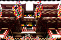 Buddha Tooth Relic Temple. by Tom Hanslien