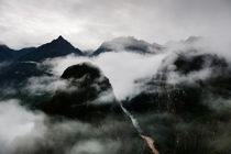 Misty Mountains von Tom Hanslien