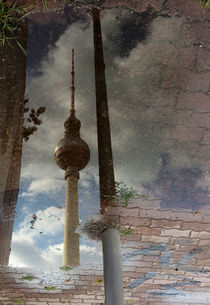 Berliner Fernsehturm steht Kopf von Simone Wilczek