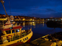 Whitby Upper Harbour at Night von Louise Heusinkveld