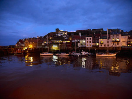 Whitby-at-night0100