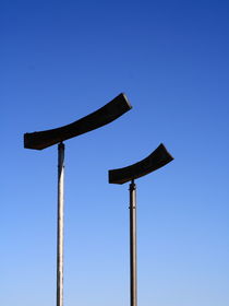Windspiel vor Himmelsblau von Jan Beuth