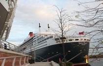 Queen Mary 2 - Hamburg von minnewater
