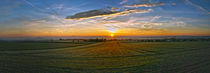 Field Sunrise, Sonnenaufgang über den Feldern von Christian Busch