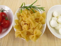 Farfalle, Tomaten und Mozzarellabällchen von Heike Rau