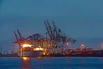 Hamburg Hafen by topas images