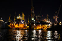 A shipyard by night in Hamburg harbour  by madle-fotowelt
