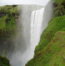 gigantic waterfall by mehrfarbeimleben