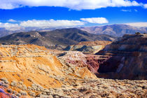 Gebirge in der Nevada Wueste by Gunter Nezhoda