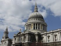 The Dome of St. Paul's Cathedral in London, England. von Luigi Petro
