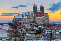 Schloss Quedlinburg und Stiftskirche im winterlichen Sonnenuntergang by Daniel Kühne