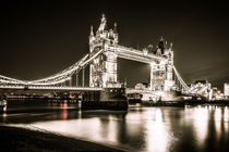 Tower Bridge by Andreas Sachs
