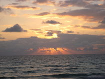 Sunrise over sea von amineah