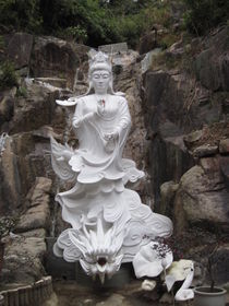 White Jade Statue von amineah