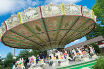 carousel in park von hansenn