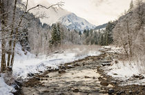Winterliche Landschaft mit Fluss und Bäumen im Kleinwalsertal Österreich by Matthias Hauser