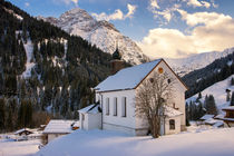 Kirche in Baad Kleinwalsertal Österreich im Winter von Matthias Hauser