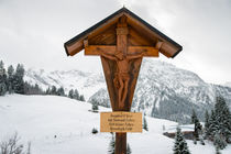 Flurkreuz Wegkreuz Feldkreuz Kruzifix in den Alpen by Matthias Hauser