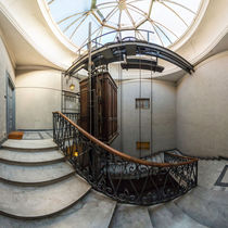Italien, Rom: historischer Aufzug / Fahrstuhl von Ernst  Michalek