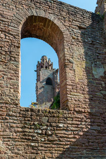 Limburg - Turm im Fenster von Erhard Hess