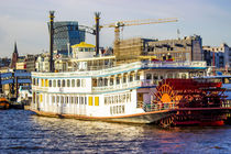 Mississippi Queen im Hamburger Hafen by Dennis Stracke