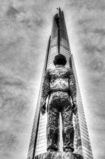 The Shard and Man Statue von David Pyatt