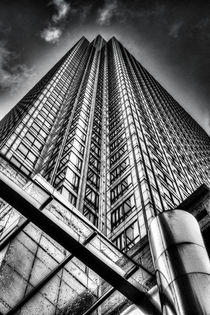 Canary Wharf Tower by David Pyatt