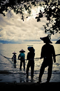 Fishermen at the beach by David Pinzer