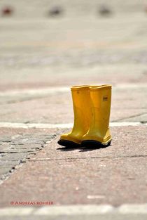yellow shoes by Andreas Rohrer
