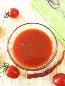 Scharfe Tomatensuppe mit Chili by Heike Rau