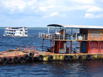 Schiffsanlege in Manaus by reisemonster