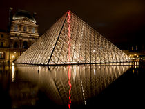 Pyramide du Louvre 3 by Rolf Sauren